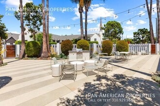 5136 E Livingston Dr in Long Beach, CA - Building Photo - Building Photo