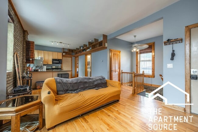 1349 N Washtenaw Ave in Chicago, IL - Building Photo - Building Photo