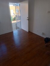 9415 S Normandie Ave, Unit 9415 in Los Angeles, CA - Building Photo - Building Photo