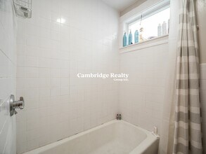 318 Beacon St, Unit 1 in Somerville, MA - Foto de edificio - Building Photo