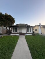 2010 W 42nd St in Los Angeles, CA - Building Photo