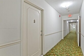 1801 NE 62nd St in Fort Lauderdale, FL - Building Photo - Building Photo