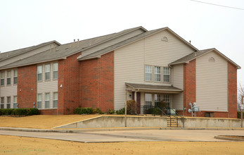 Park Village in Tulsa, OK - Foto de edificio - Building Photo