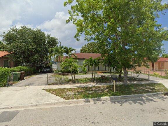 741 E 8th St in Hialeah, FL - Building Photo - Building Photo