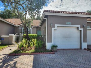 2300 E Aragon Blvd in Sunrise, FL - Building Photo - Building Photo