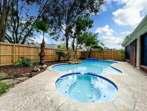 5202 Spring Cir Dr in Pearland, TX - Building Photo - Building Photo