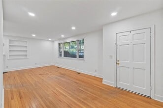 1340 Cumberland Dr in Gainesville, GA - Foto de edificio - Building Photo