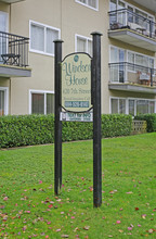 Brooks Manor in New Westminster, BC - Building Photo - Building Photo