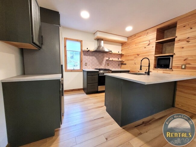 3762 Rominger Rd in Banner Elk, NC - Building Photo - Building Photo