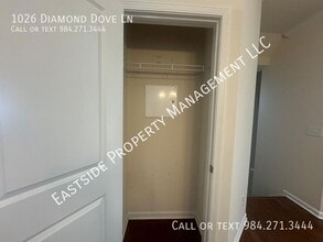 1026 Diamond Dove Ln in Apex, NC - Foto de edificio - Building Photo