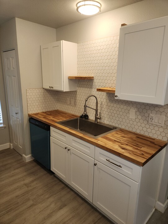 3614 Woodglow Cir in San Antonio, TX - Building Photo