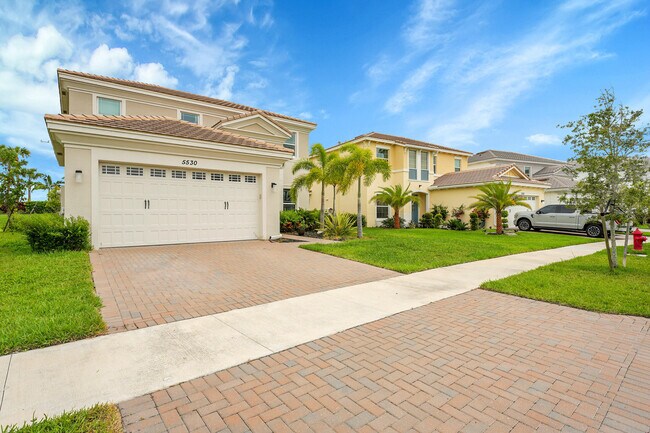 5530 Macoon Wy in Westlake, FL - Building Photo - Building Photo
