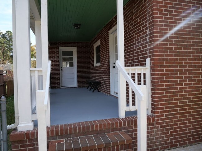 8 Terrace Dr in Poquoson, VA - Building Photo - Building Photo