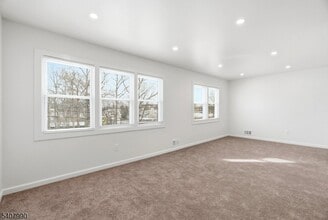 114 Grove St in Roselle Park, NJ - Building Photo - Building Photo