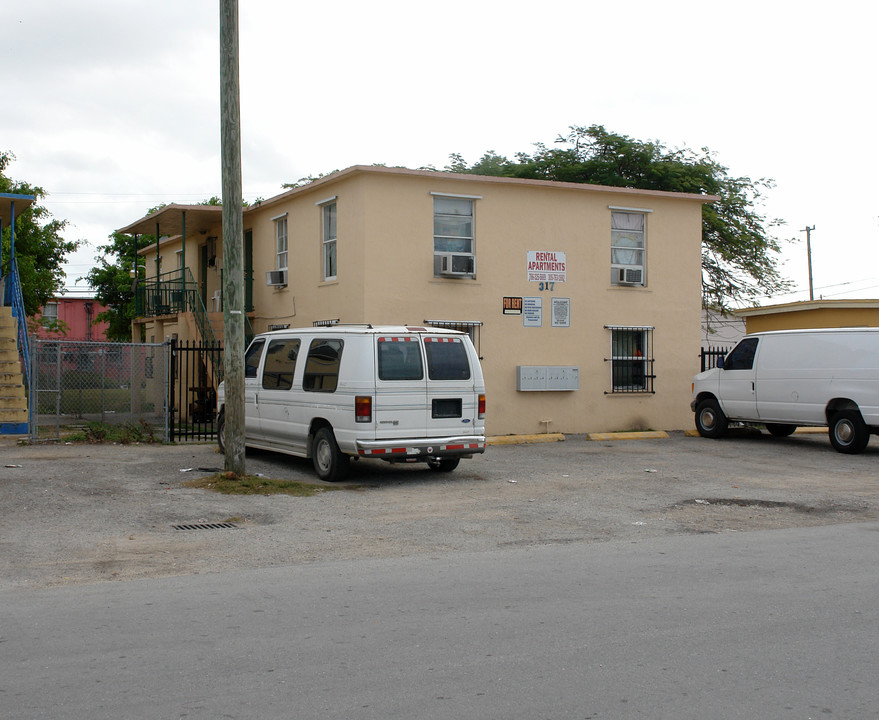 317 SW 5th Ave in Homestead, FL - Building Photo