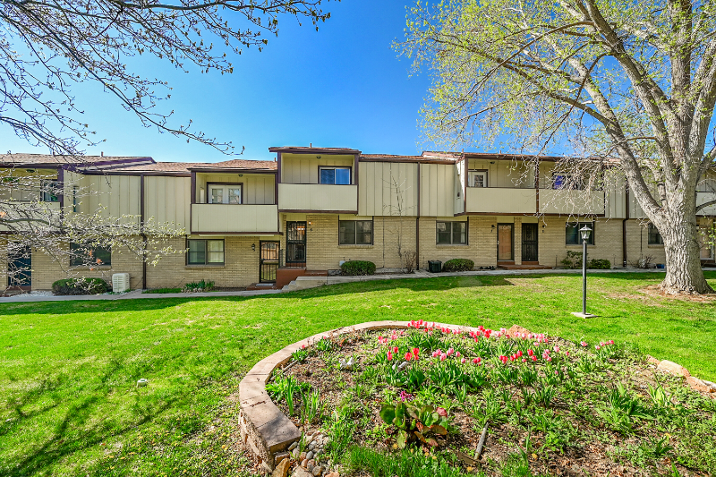 1827 Quail St in Lakewood, CO - Building Photo