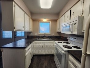 6329 E 32nd Ave in Anchorage, AK - Building Photo - Building Photo