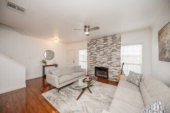 2842 Holly Hall St in Houston, TX - Building Photo - Building Photo