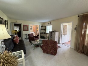 3560 Pine Needle Dr in Greenacres, FL - Building Photo - Building Photo