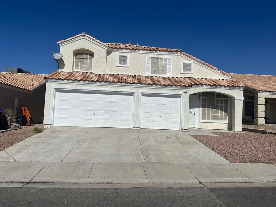 846 Zinnia Cir in Henderson, NV - Foto de edificio