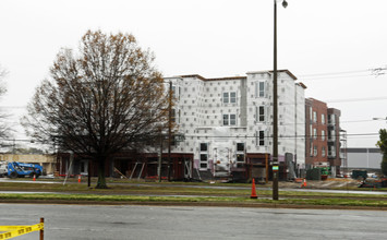 Cresent Square in Virginia Beach, VA - Building Photo - Building Photo