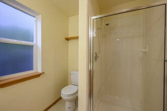 12049b 32nd Ave NE in Seattle, WA - Building Photo - Building Photo