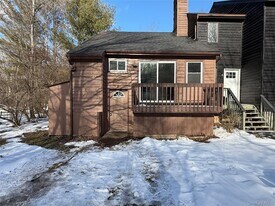 4 Edelweiss Dr in Woodridge, NY - Building Photo