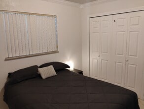 13139 SW 4th St in Miami, FL - Foto de edificio - Building Photo