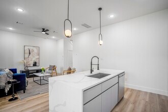 4201 Oats St in Houston, TX - Building Photo - Building Photo