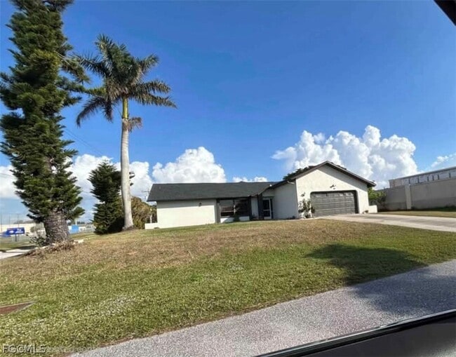 2401 SW 2nd Pl in Cape Coral, FL - Building Photo - Building Photo