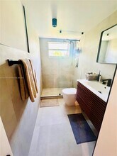 240 Collins Ave, Unit # 4A in Miami Beach, FL - Building Photo - Building Photo