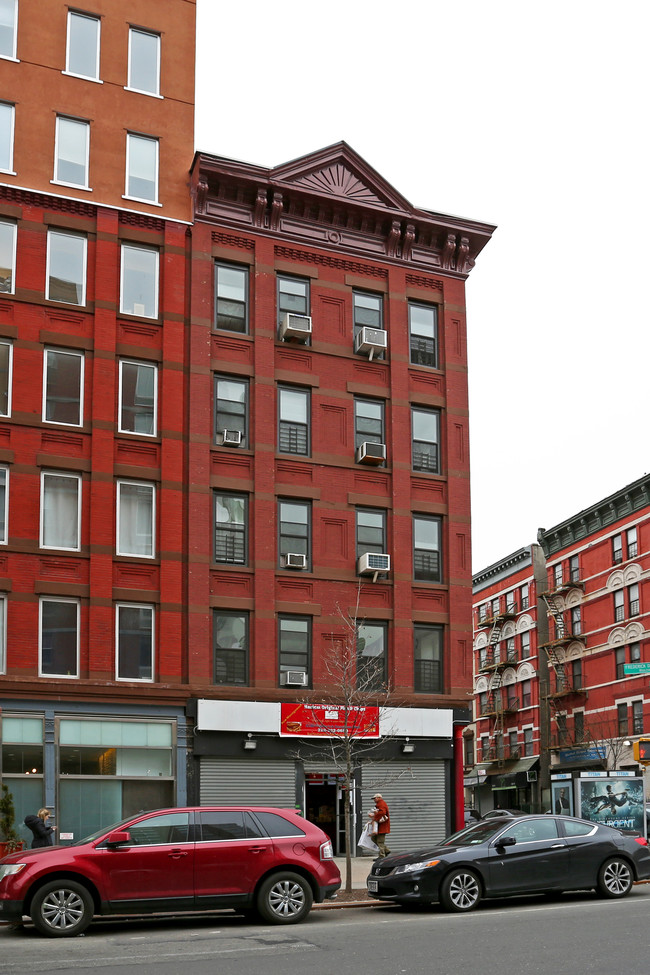 2190 Frederick Douglass Blvd in New York, NY - Foto de edificio - Building Photo