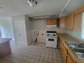 37851 Crystal Way in Dade City, FL - Building Photo - Building Photo