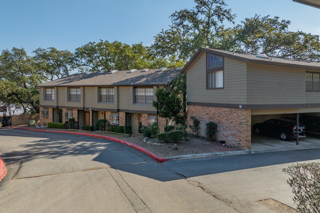 Edgecliff Northwest in San Antonio, TX - Building Photo