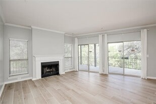 6000 Shepherd Mountain Cove in Austin, TX - Building Photo