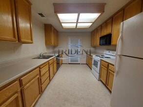 1077 Courtyard Dr in Yuba City, CA - Building Photo - Building Photo