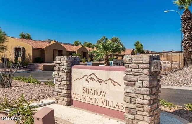 3511 E Baseline Rd in Phoenix, AZ - Foto de edificio - Building Photo