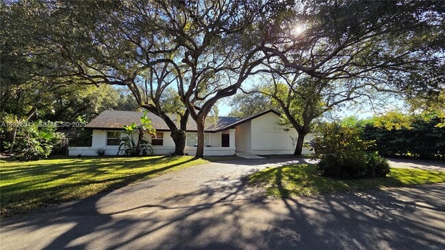 7400 SW 166th St in Palmetto Bay, FL - Building Photo - Building Photo