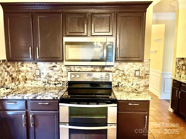 905 Doris Ray Ct in Charlotte, NC - Building Photo - Building Photo