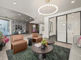 Clinton in Los Angeles, CA - Building Photo