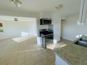 115 Capistrano Ln in San Clemente, CA - Foto de edificio - Building Photo