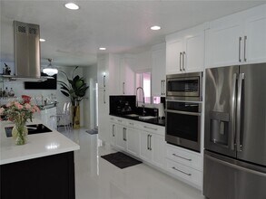 15220 SW 49th St in Miramar, FL - Building Photo - Building Photo