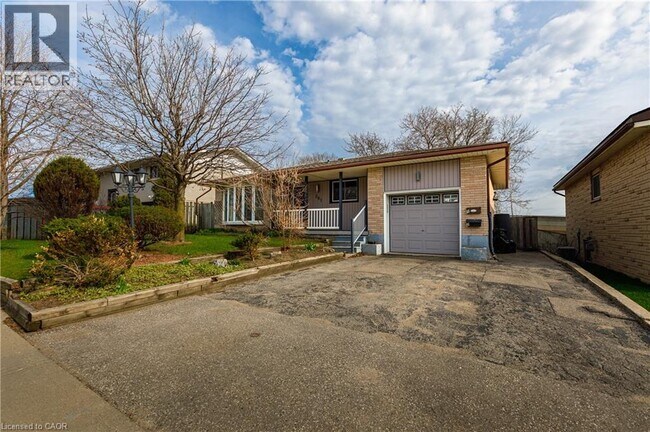 281 Dixon St in Kitchener, ON - Building Photo - Building Photo