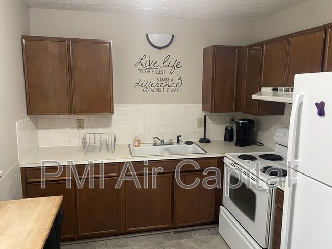 1706 S Fern St in Wichita, KS - Building Photo - Building Photo