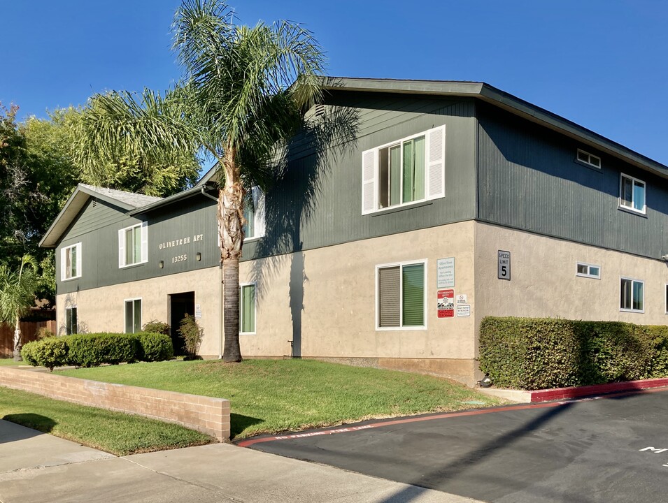 Olive Tree Apartments in Poway, CA - Foto de edificio