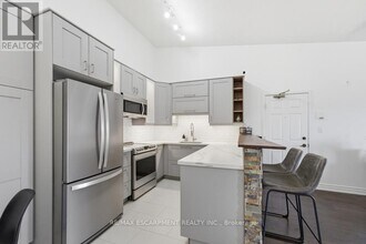 4013 Kilmer Dr in Burlington, ON - Building Photo - Building Photo