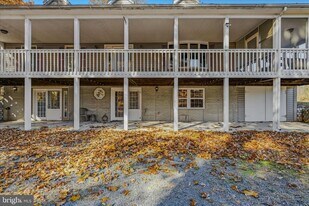 2289 Potomac Rd in Berkeley Springs, WV - Building Photo