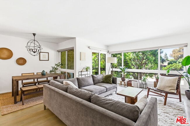 property at 5625 Green Valley Cir