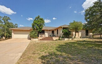 1045 Hidden Hills Dr in Dripping Springs, TX - Building Photo