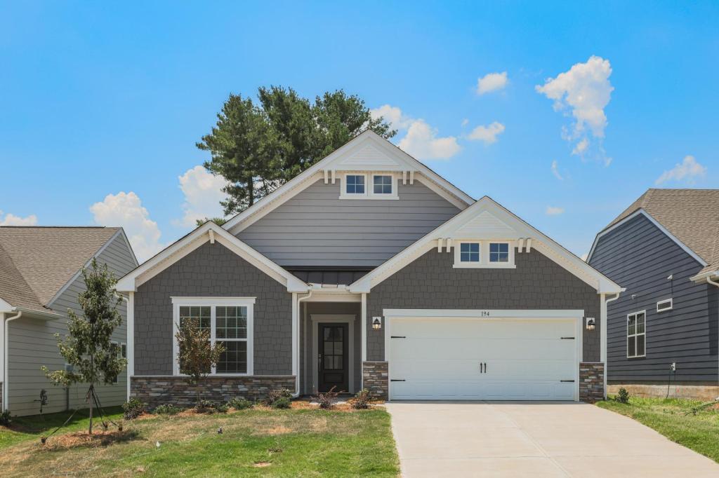 194 White Apple Wy in Statesville, NC - Building Photo